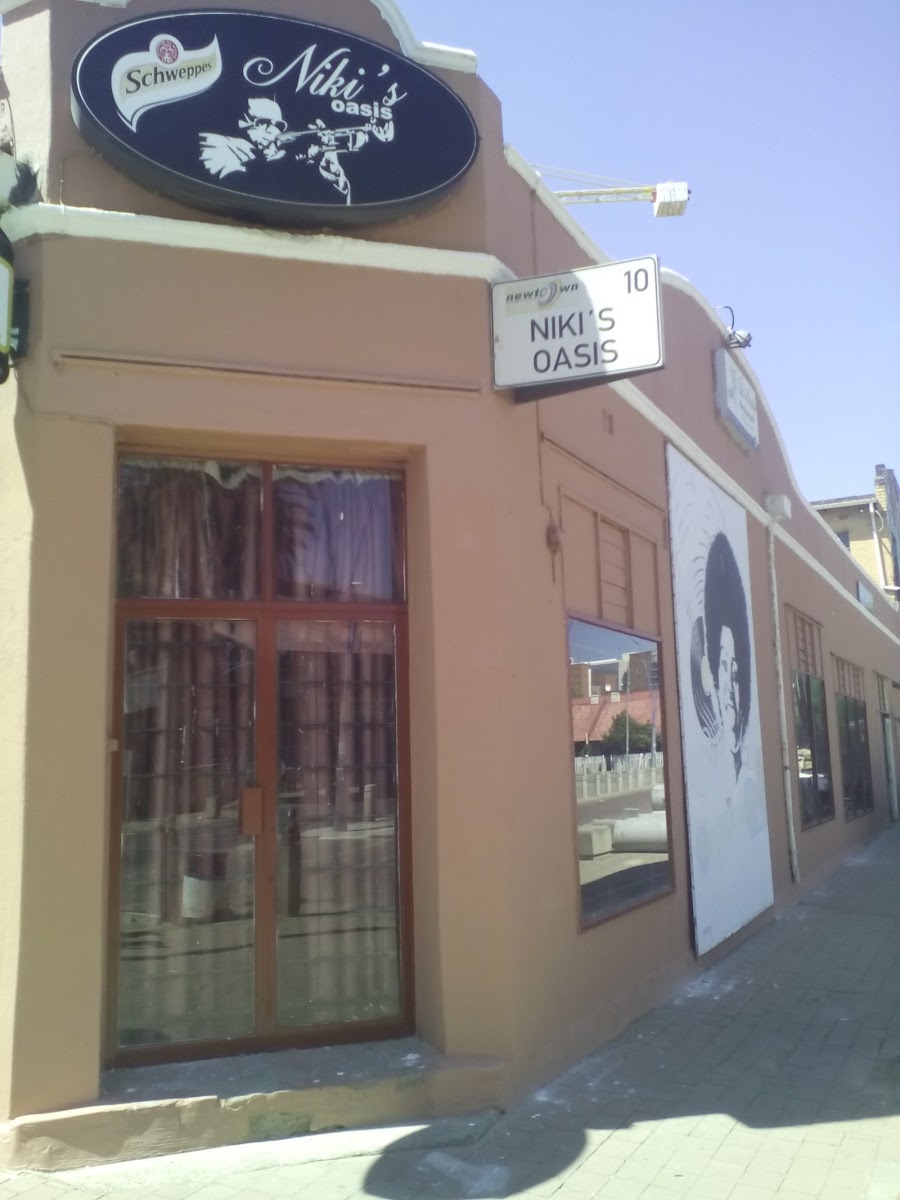 Niki's Oasis Restaurant & Jazz Bar